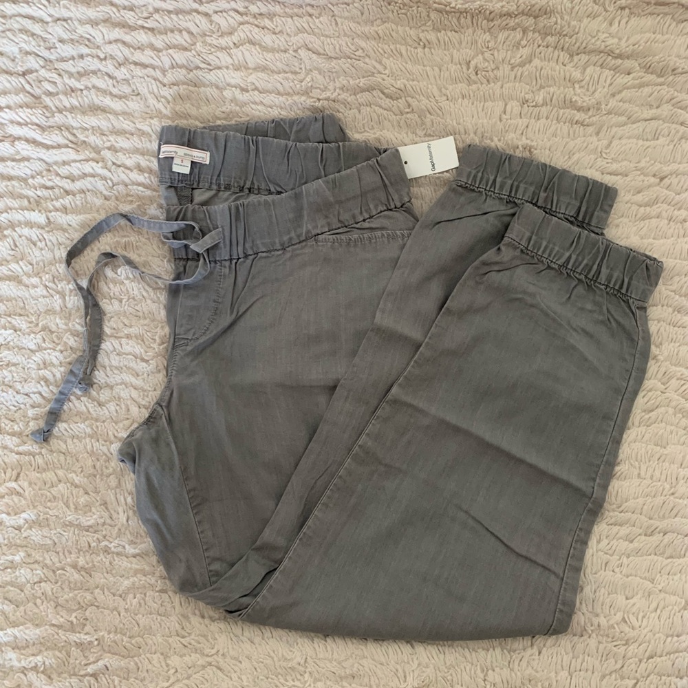Maternity pants size S, color is greenish grey. New with tag. Soft material.